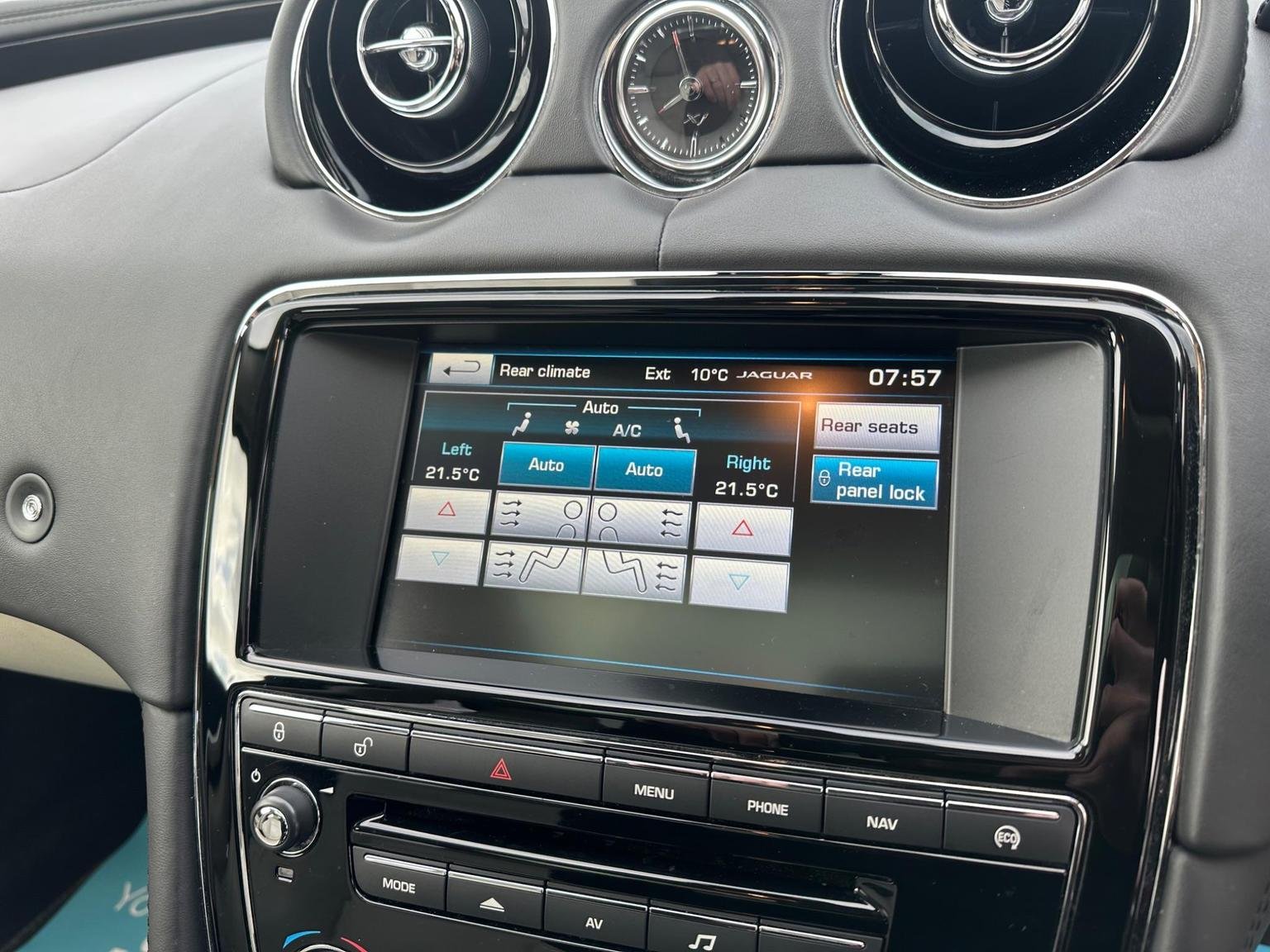 Jaguar XJ