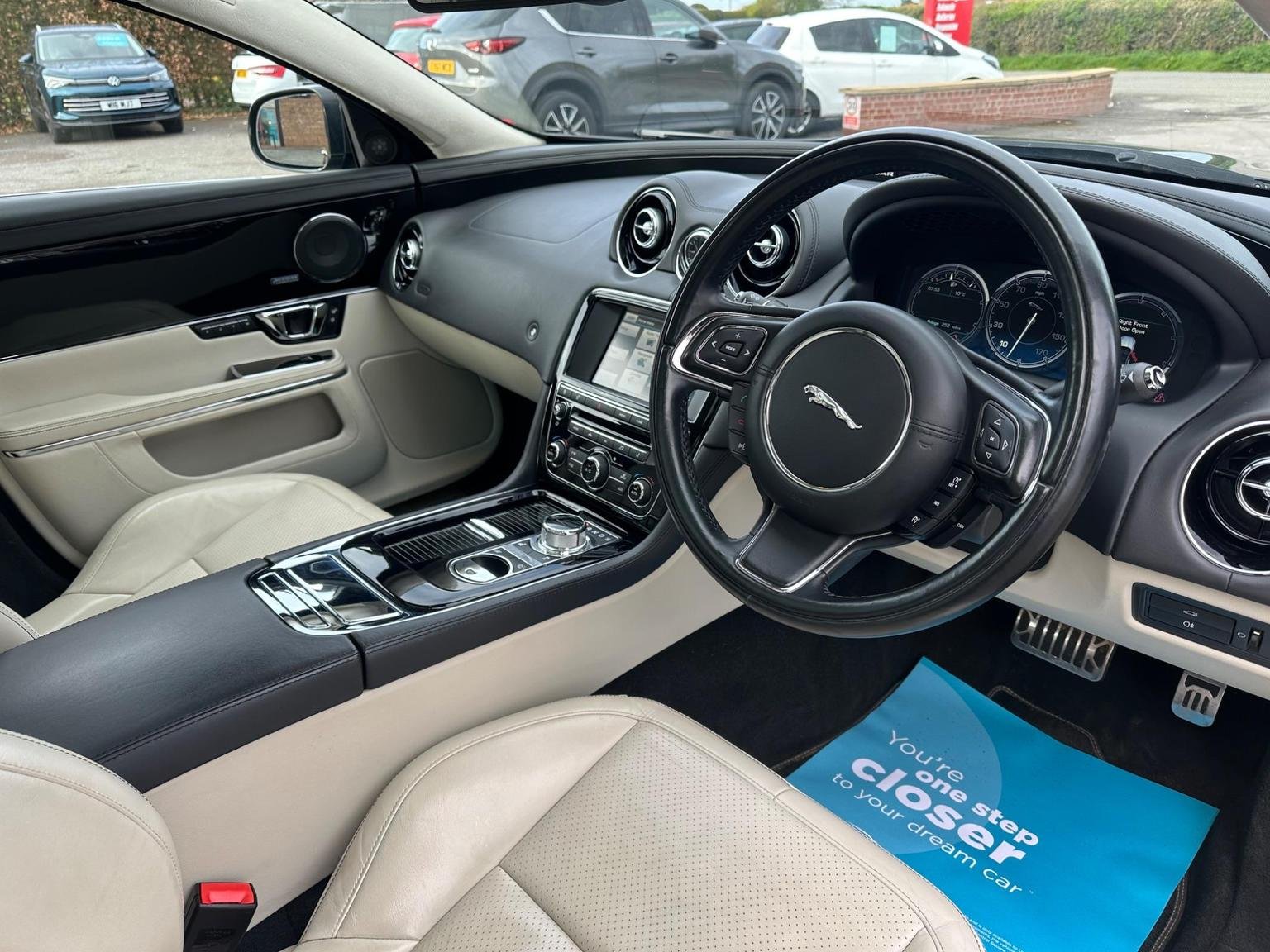 Jaguar XJ