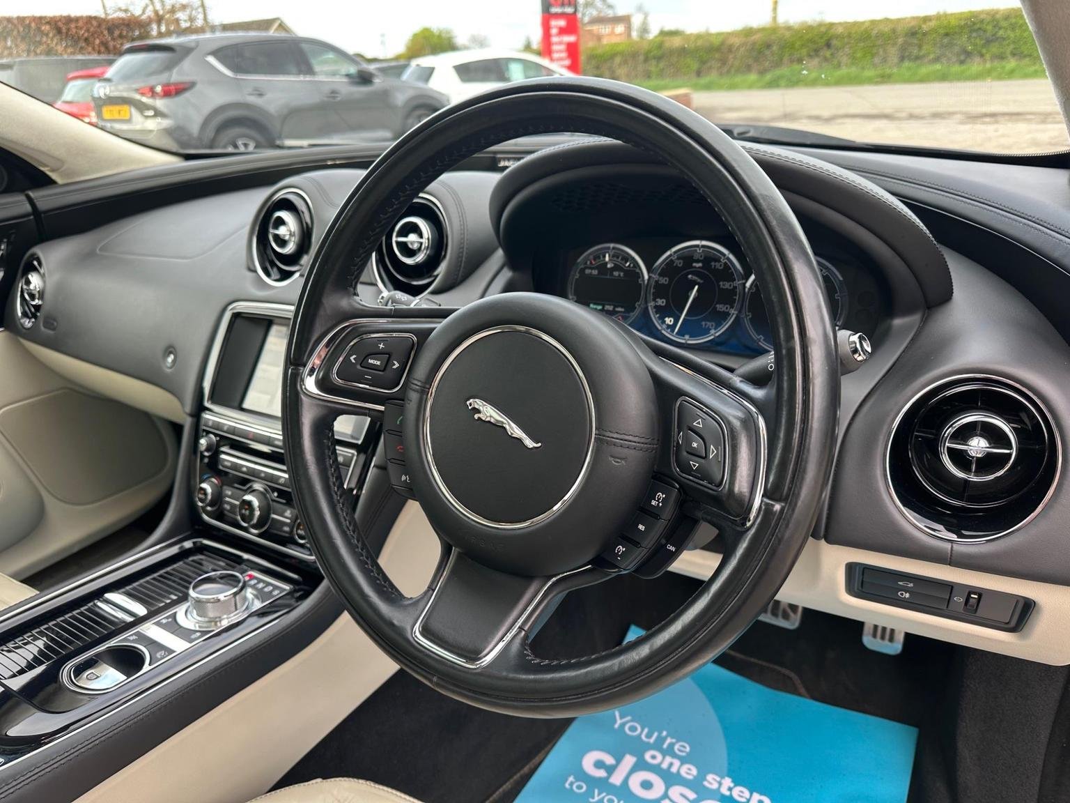 Jaguar XJ