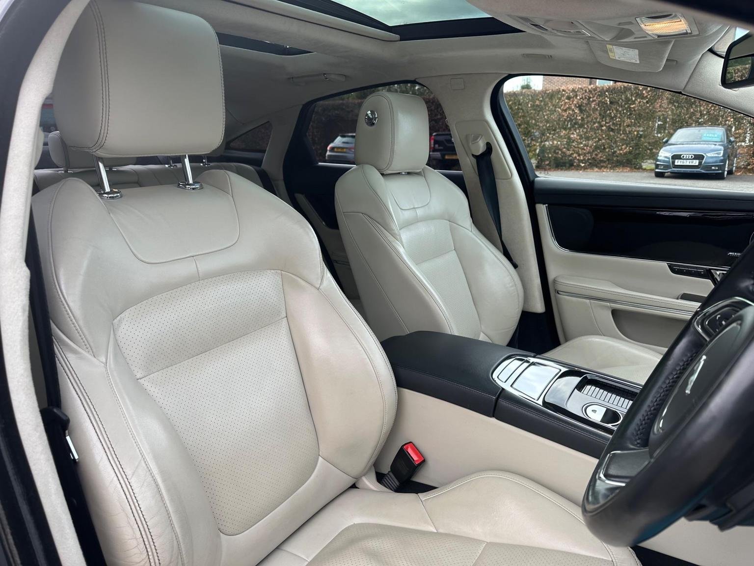 Jaguar XJ