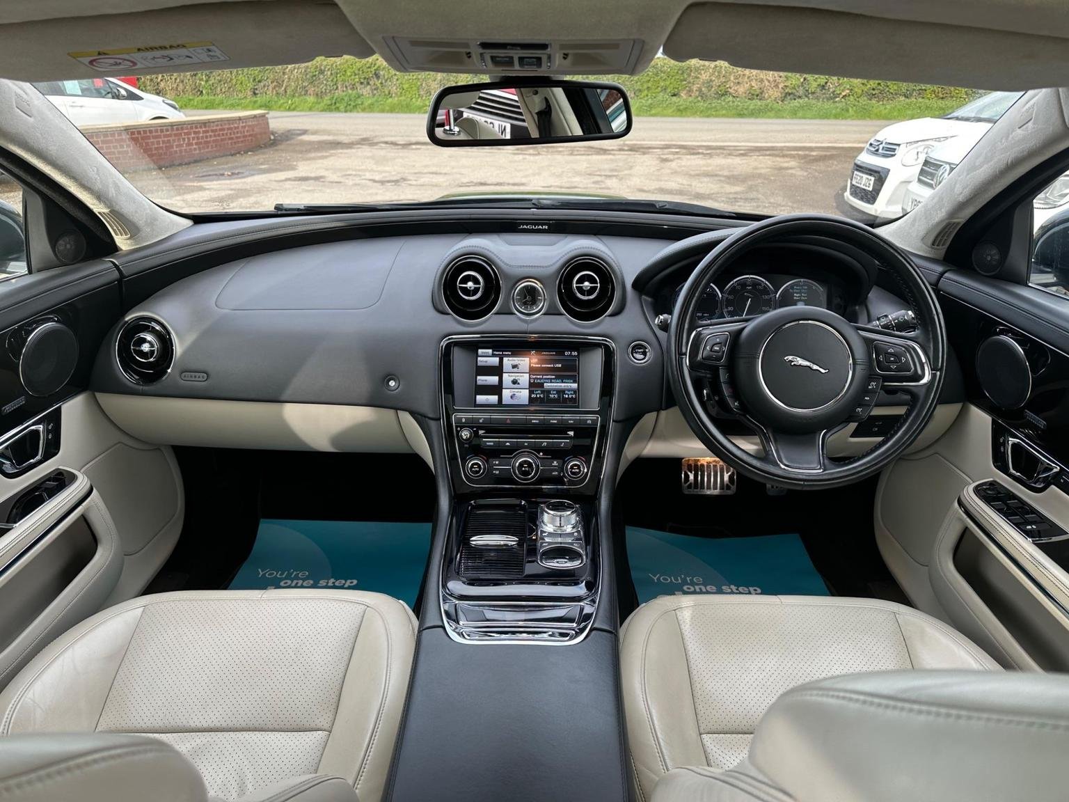 Jaguar XJ
