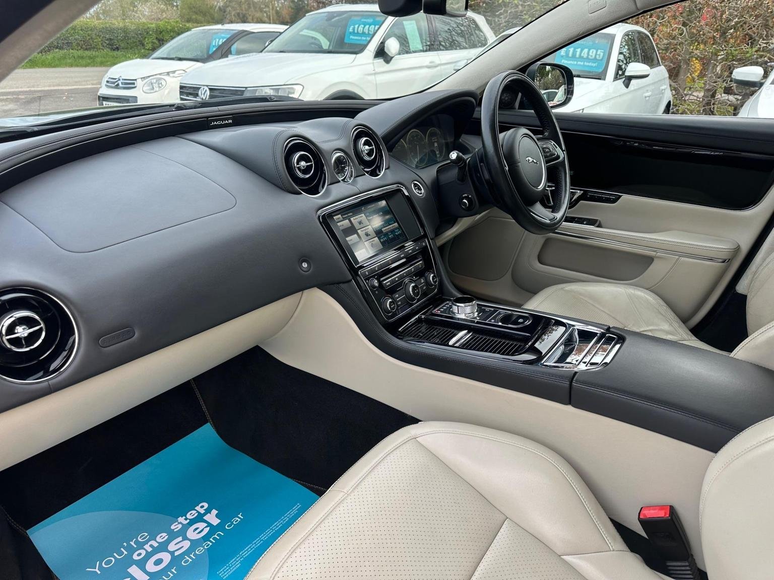 Jaguar XJ