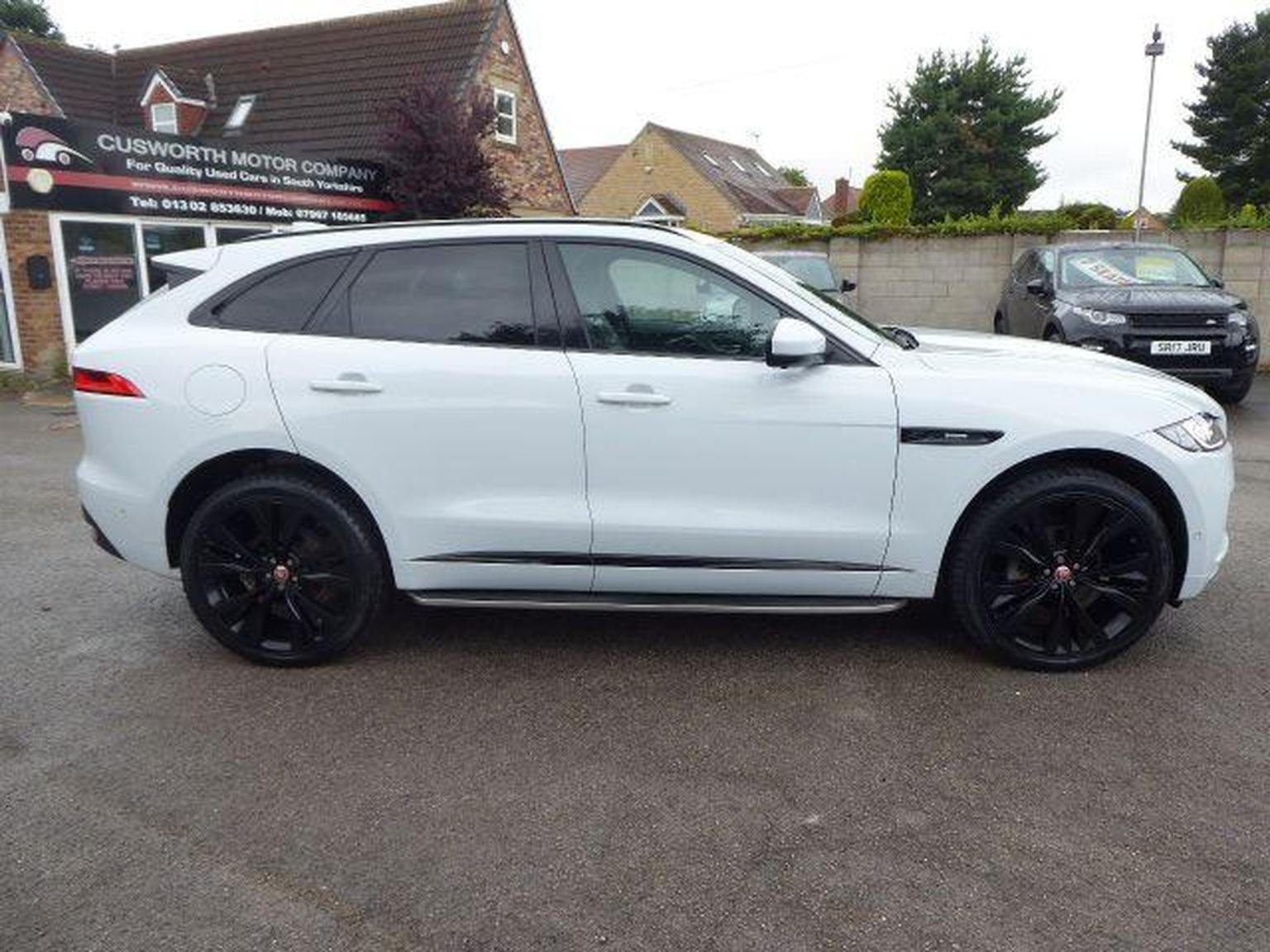 Jaguar F Pace