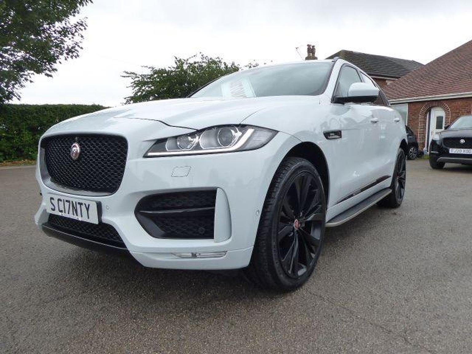Jaguar F Pace