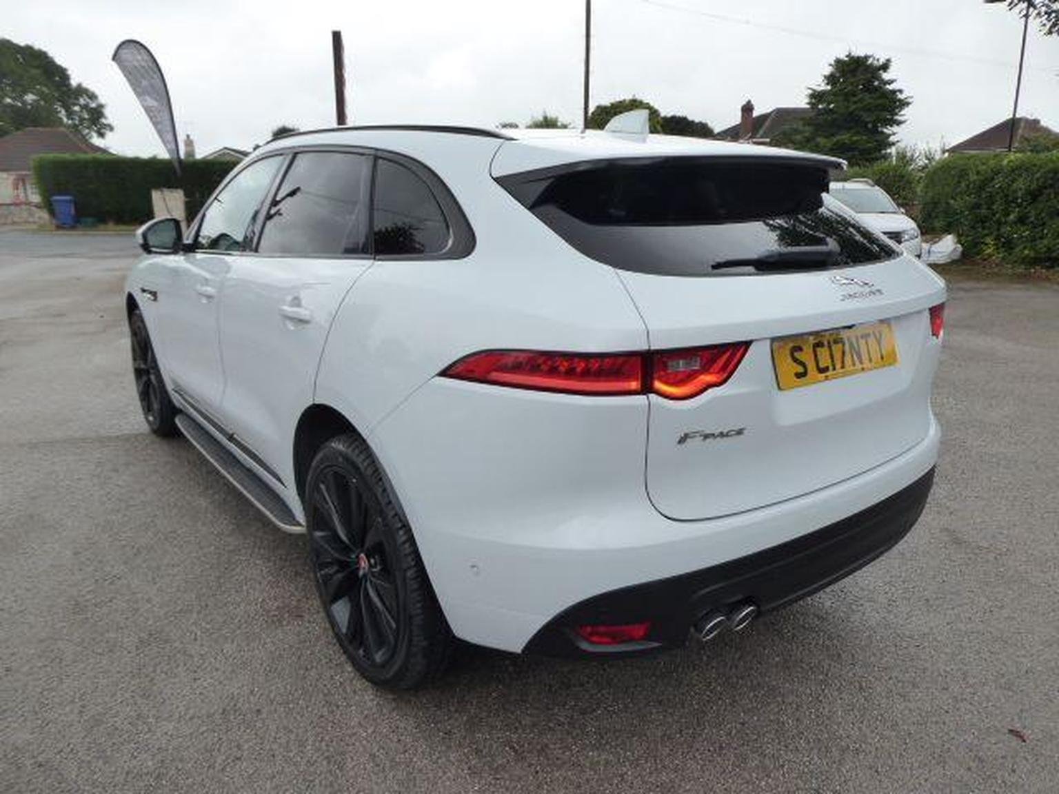 Jaguar F Pace