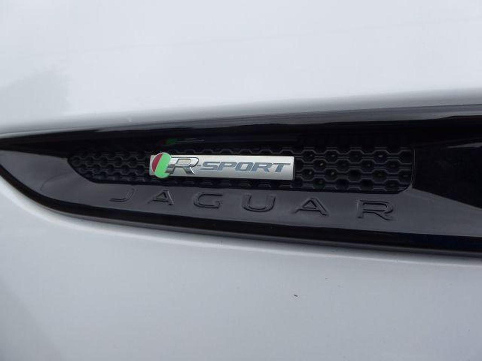 Jaguar F Pace