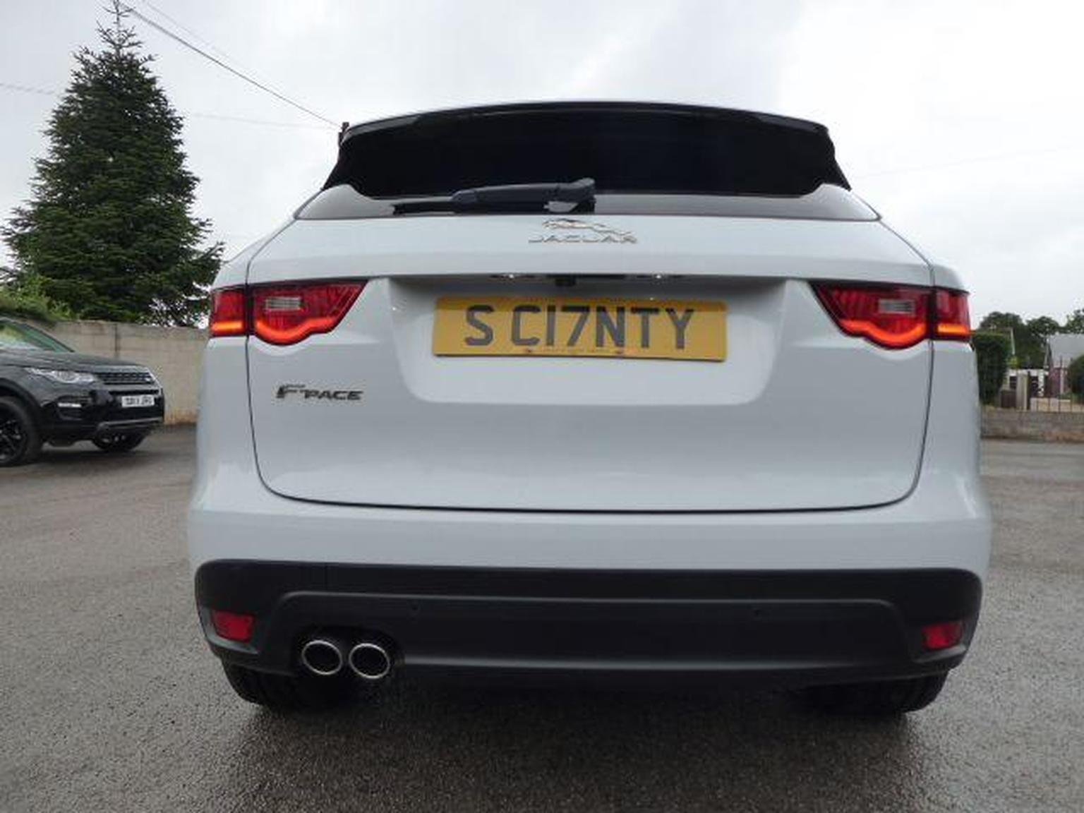 Jaguar F Pace