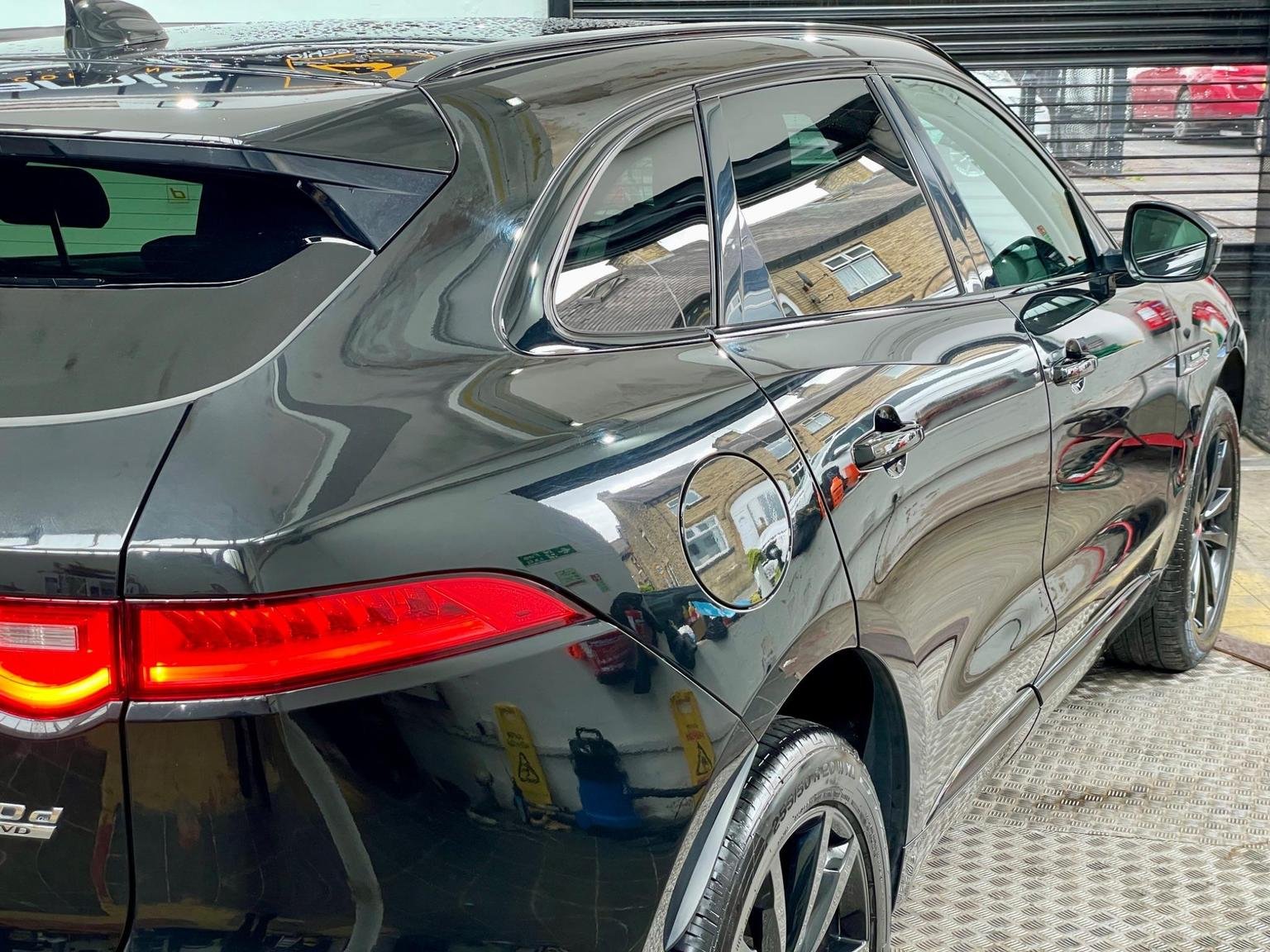 Jaguar F Pace