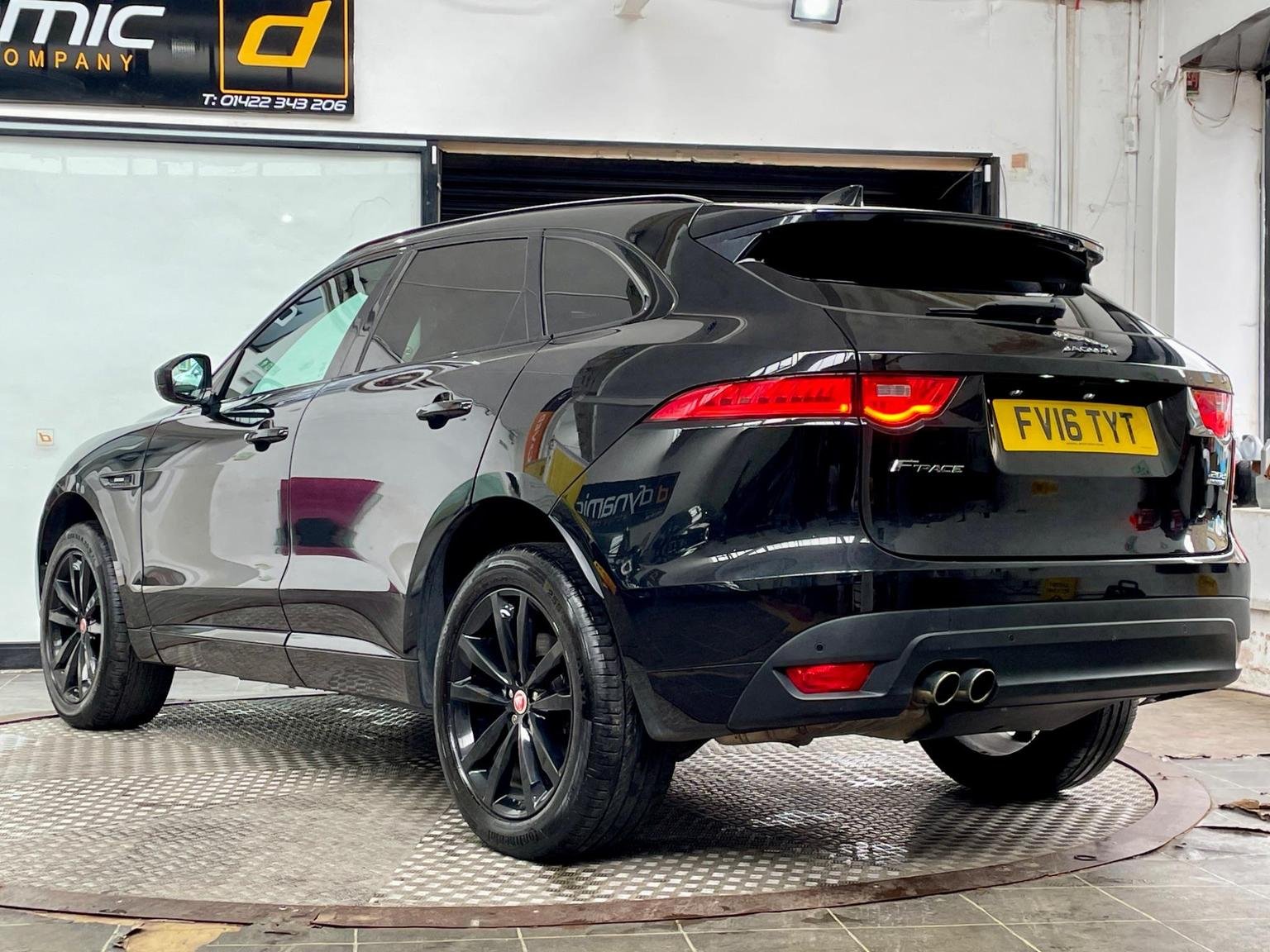 Jaguar F Pace