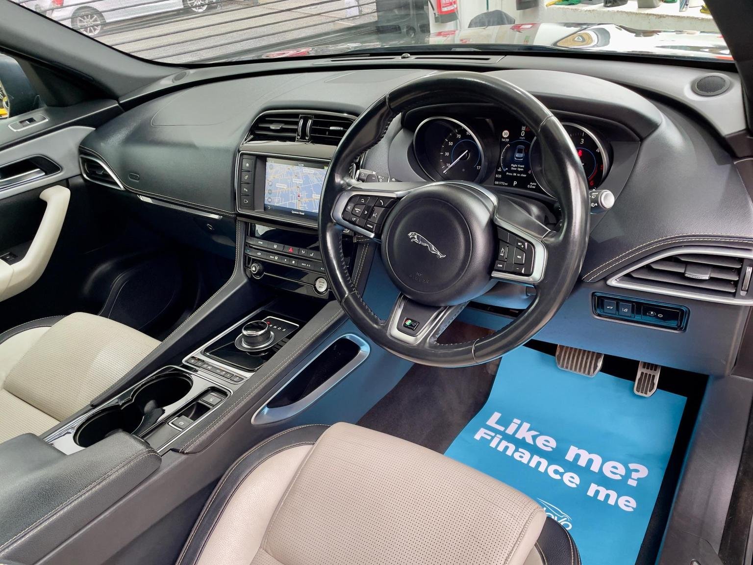 Jaguar F Pace