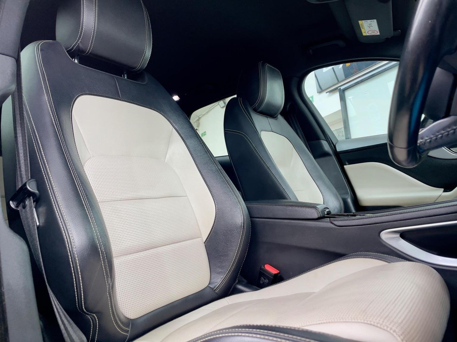 Jaguar F Pace