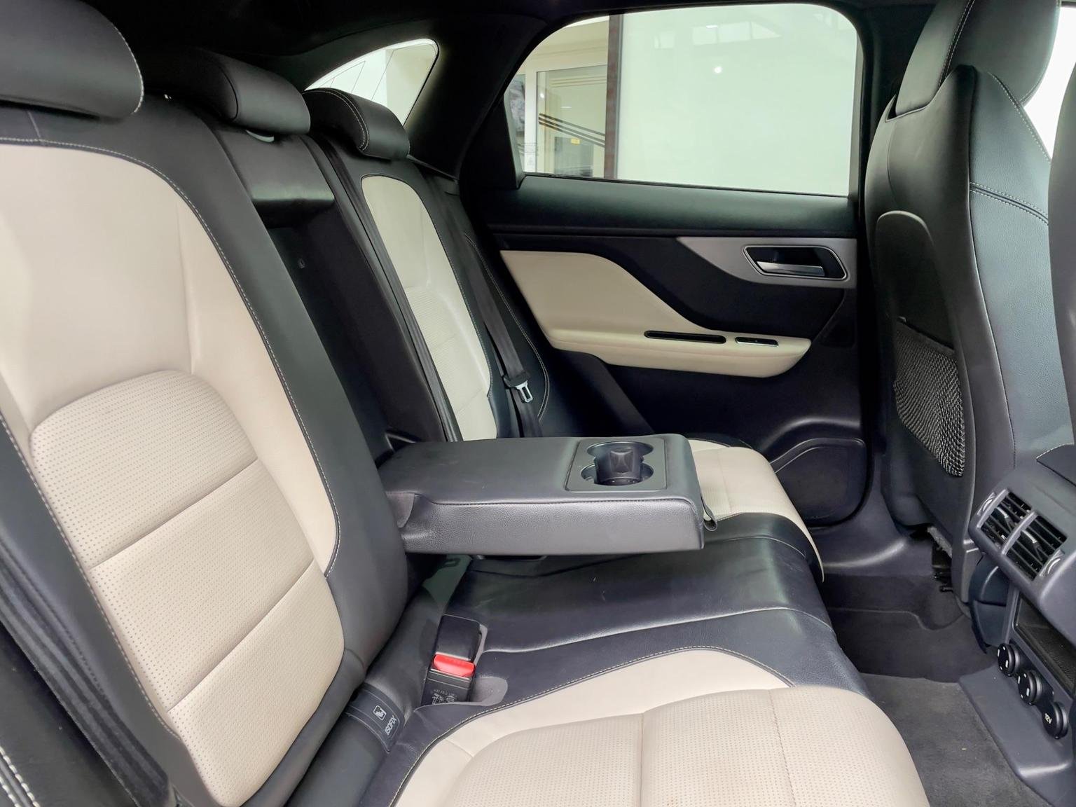 Jaguar F Pace