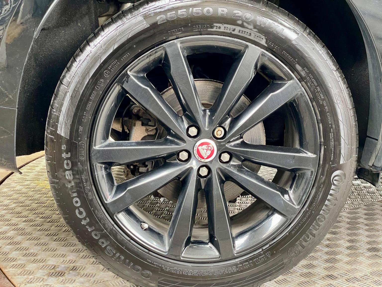 Jaguar F Pace