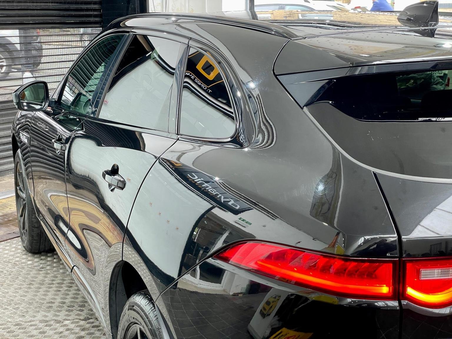 Jaguar F Pace