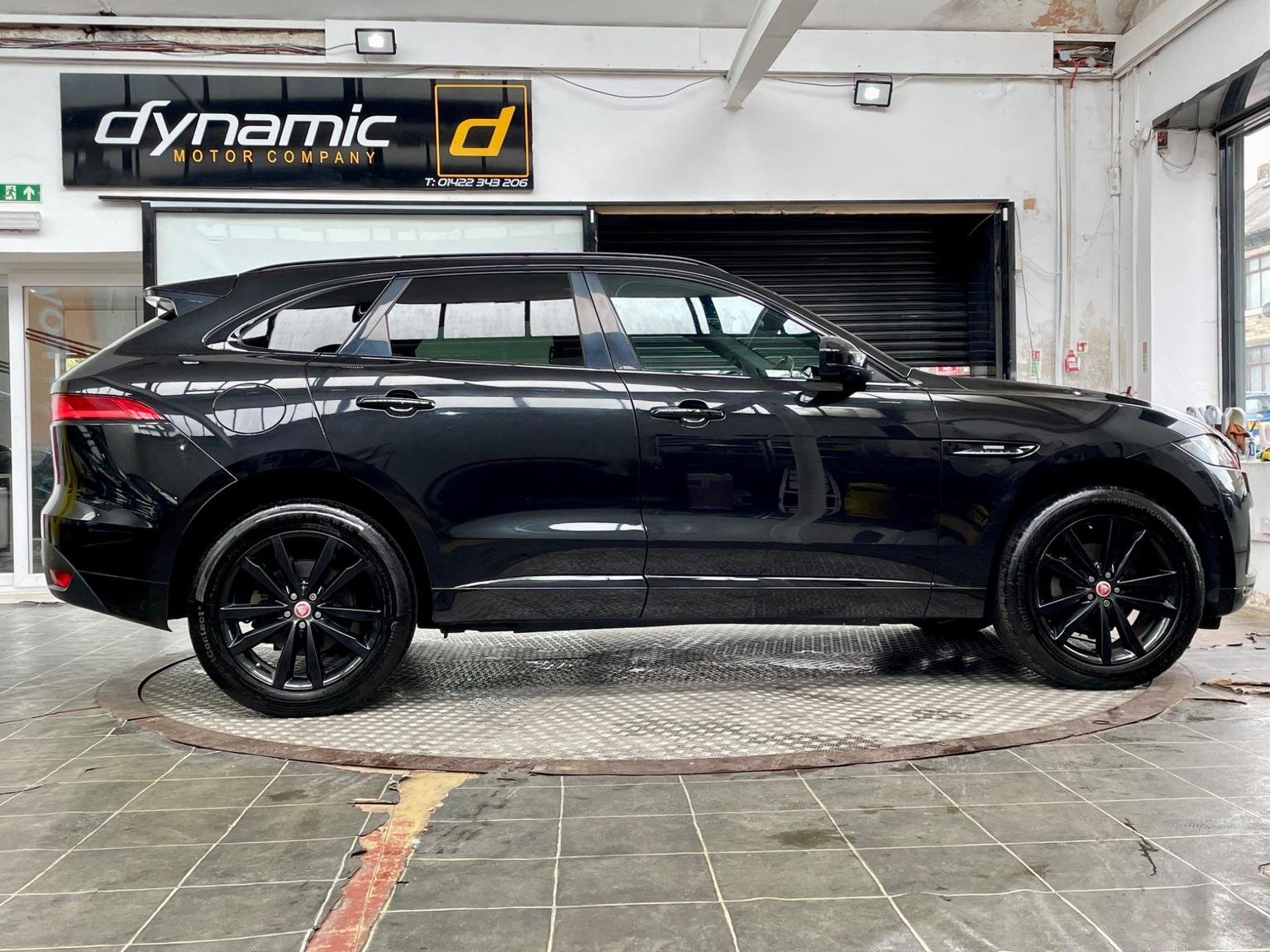 Jaguar F Pace