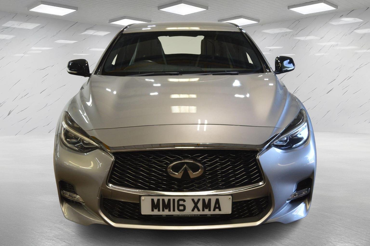 Infiniti Q30
