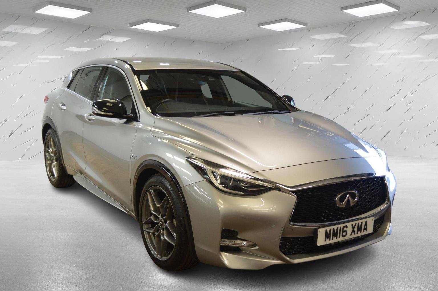 Infiniti Q30