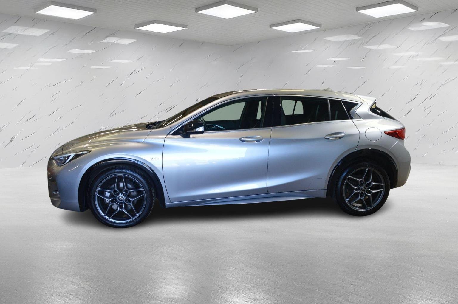 Infiniti Q30