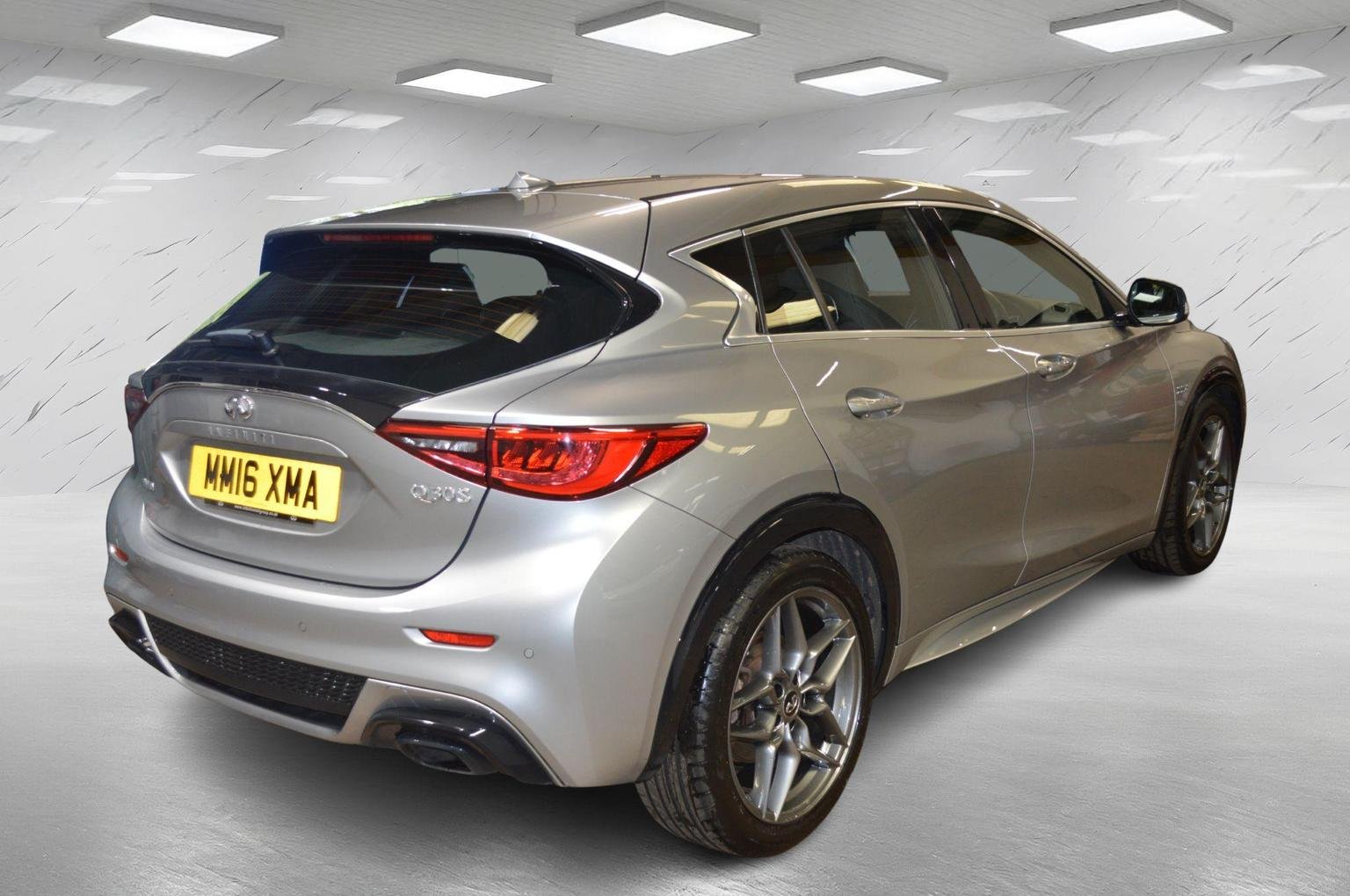 Infiniti Q30