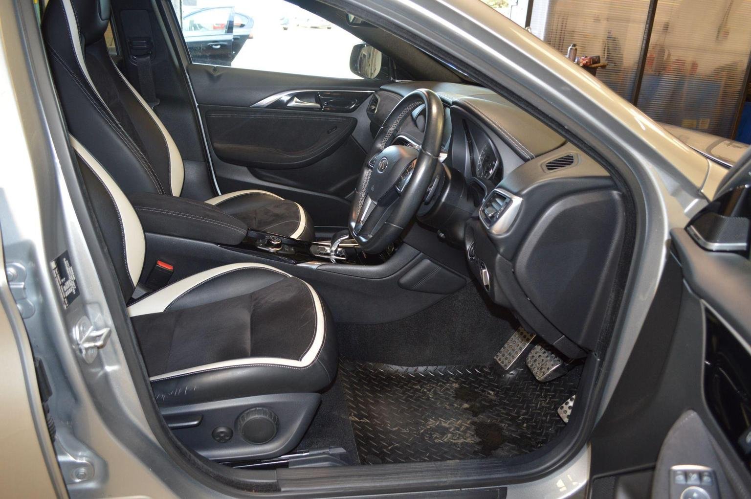 Infiniti Q30