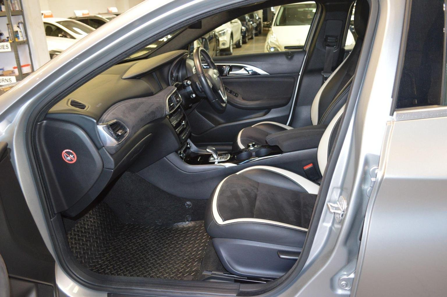 Infiniti Q30