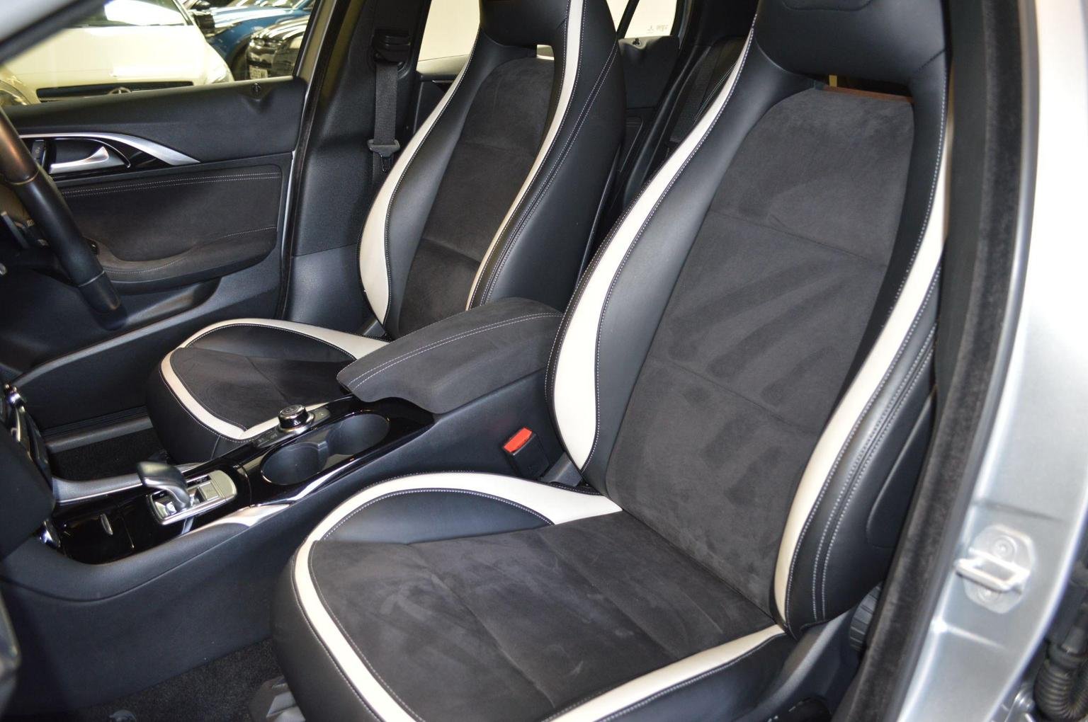Infiniti Q30