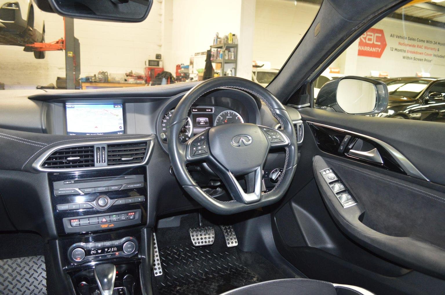 Infiniti Q30