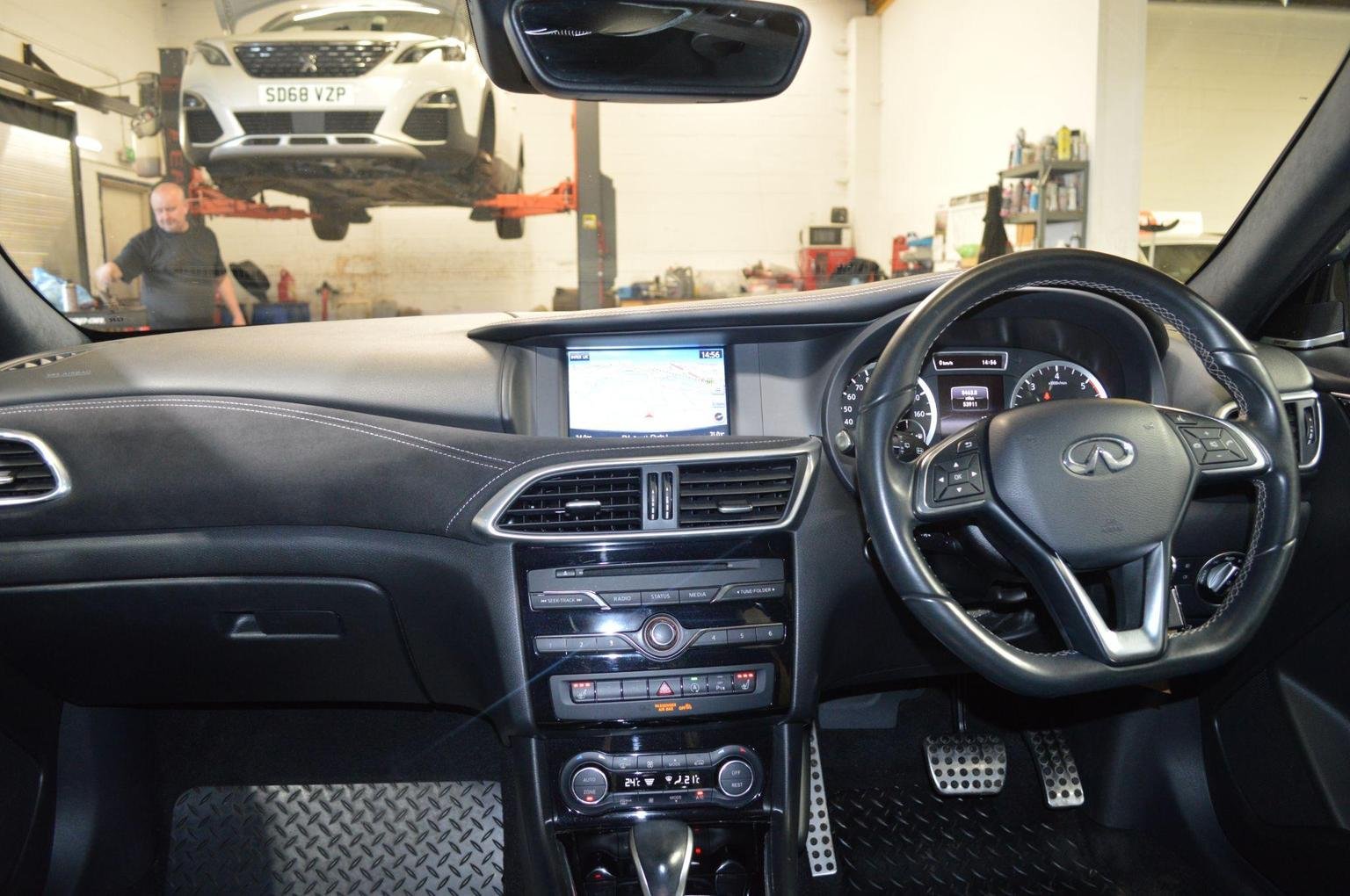 Infiniti Q30