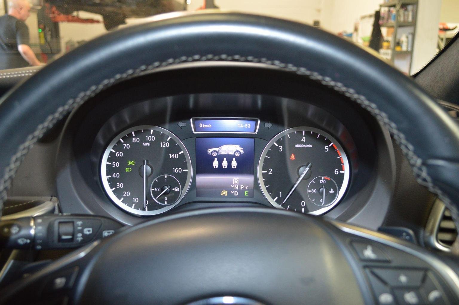 Infiniti Q30
