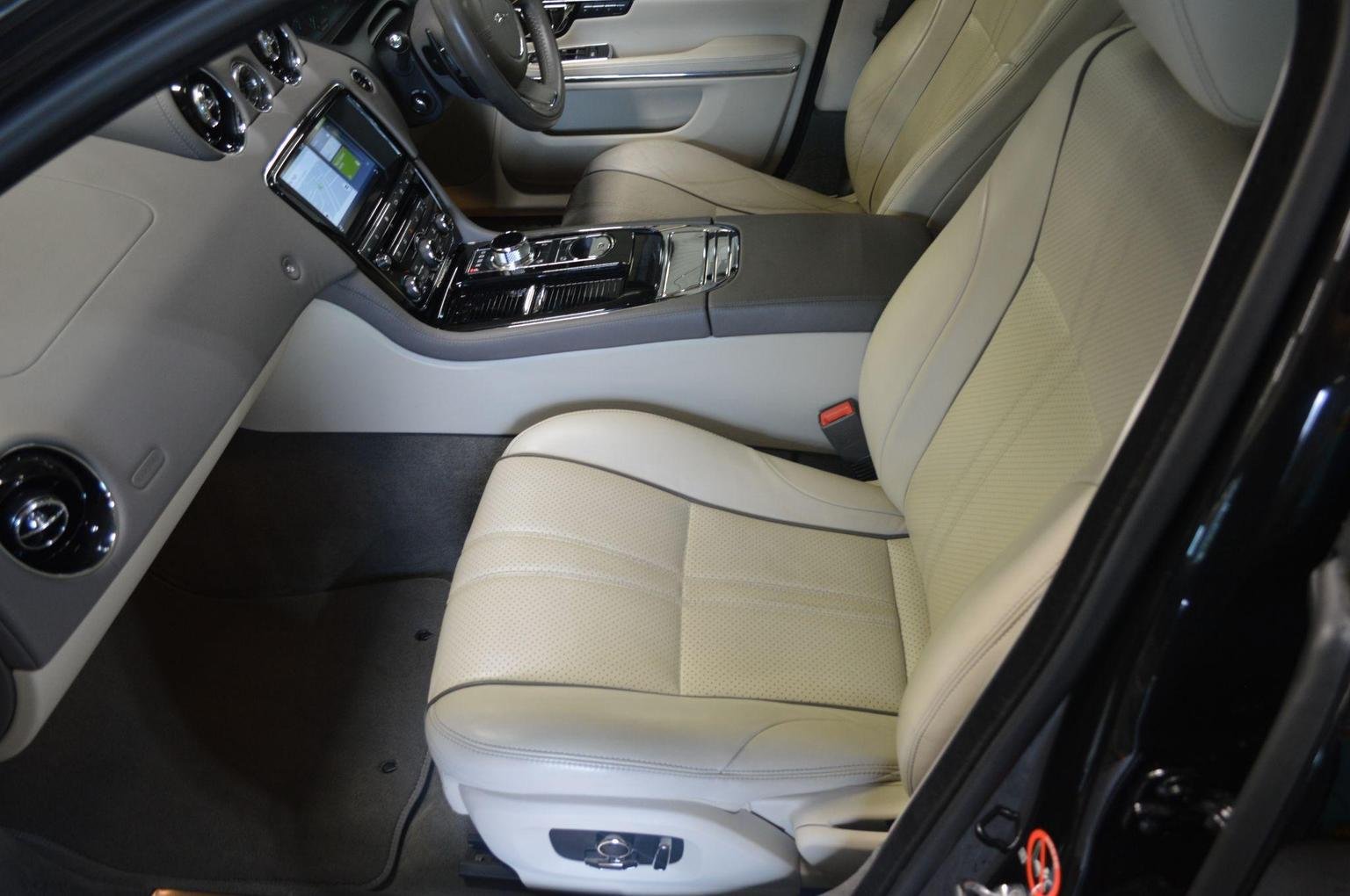 Jaguar XJ