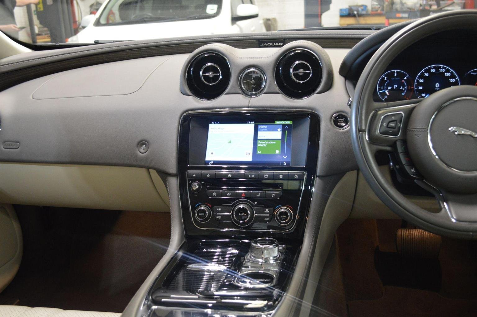 Jaguar XJ