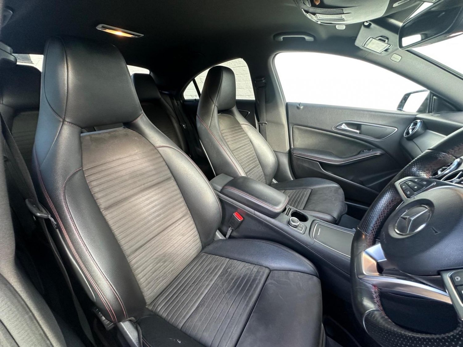 Mercedes Benz CLA
