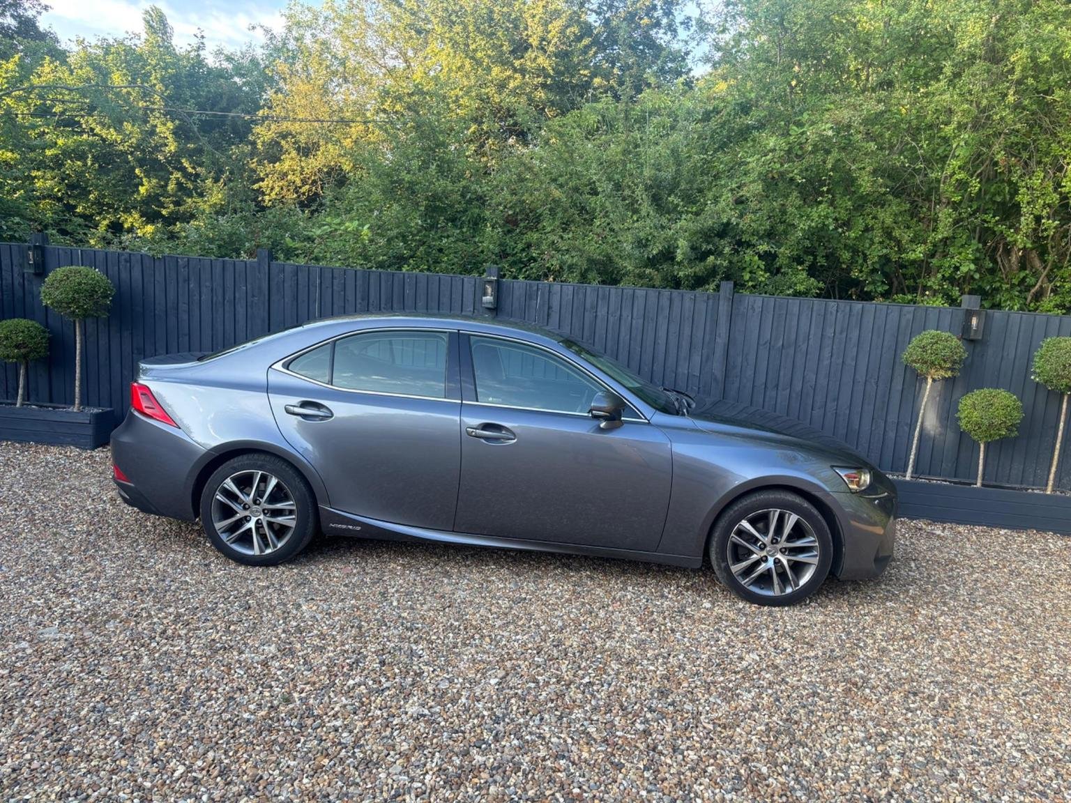 Lexus IS