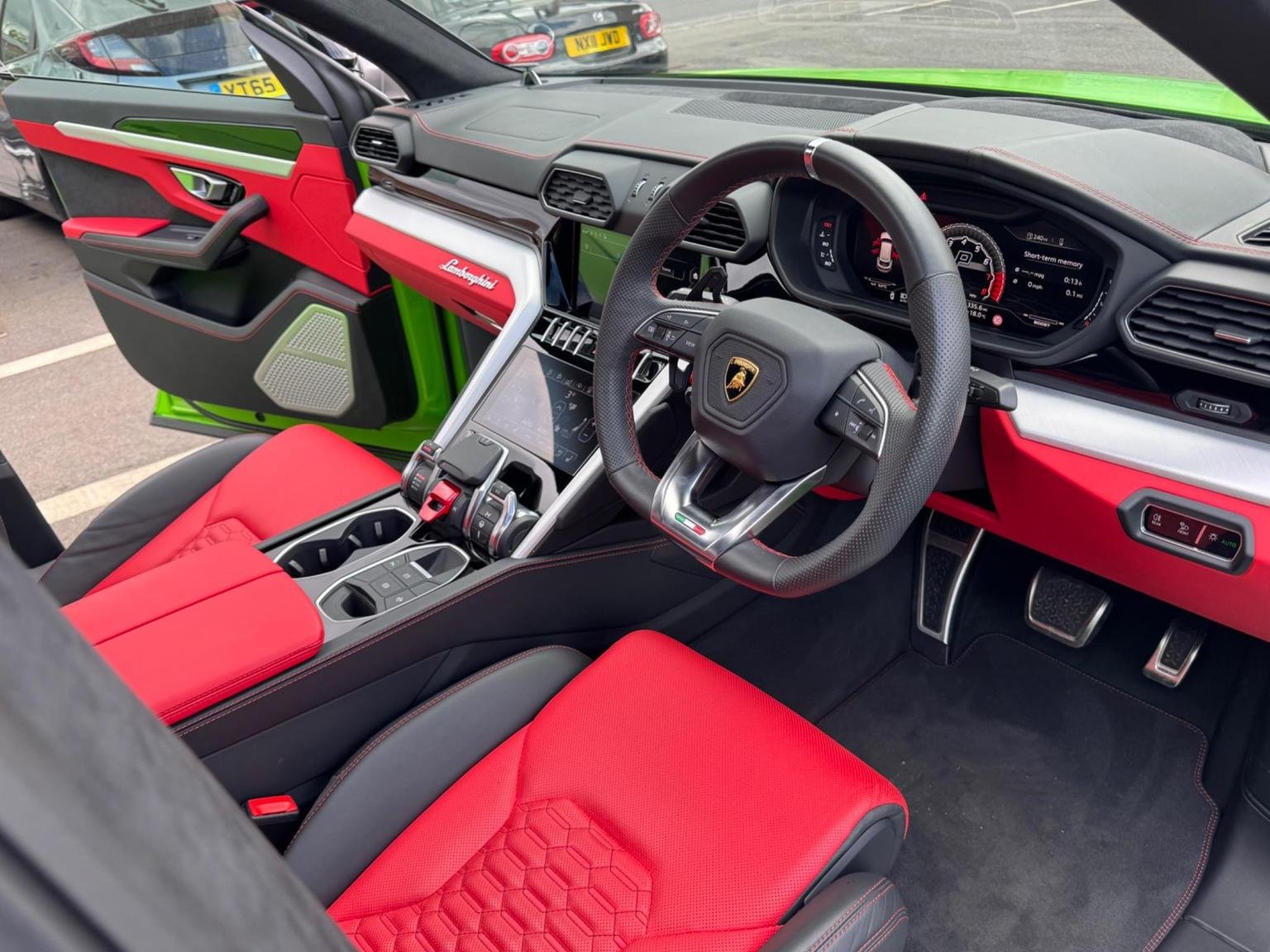 Lamborghini URUS