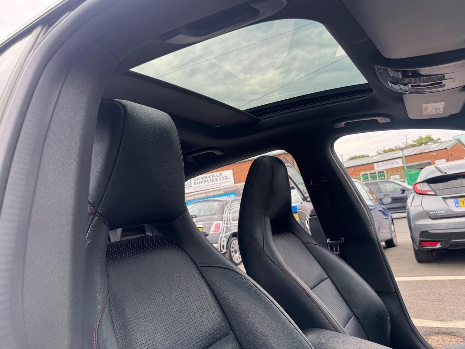 Mercedes Benz CLA