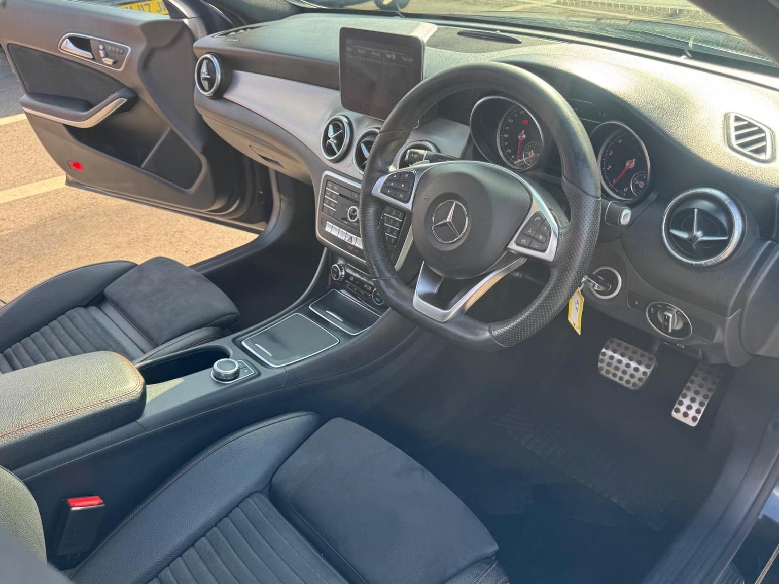 Mercedes Benz CLA
