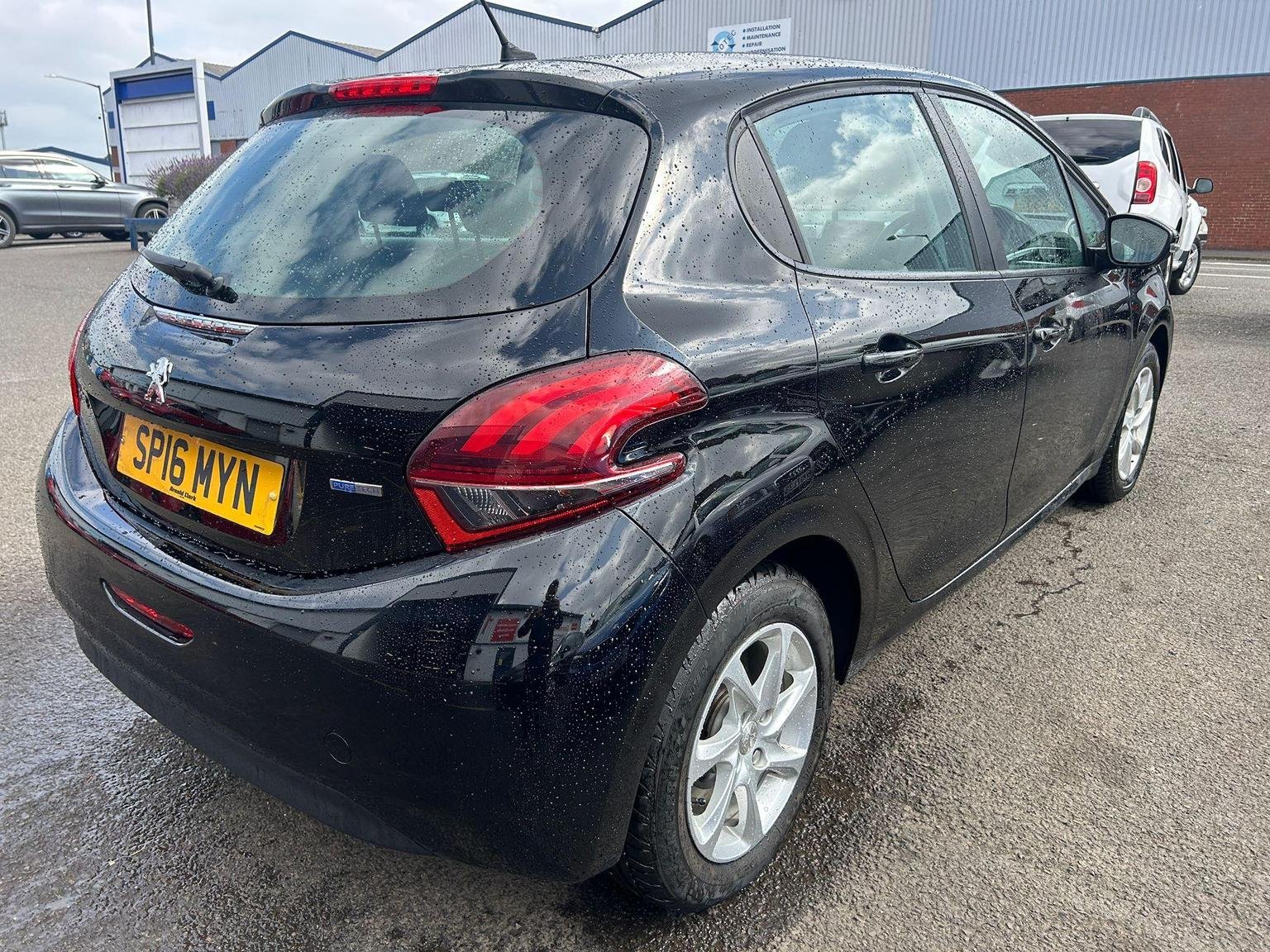 Peugeot 208