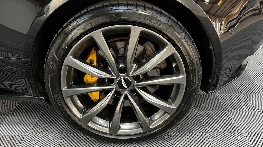 Aston Martin DB11