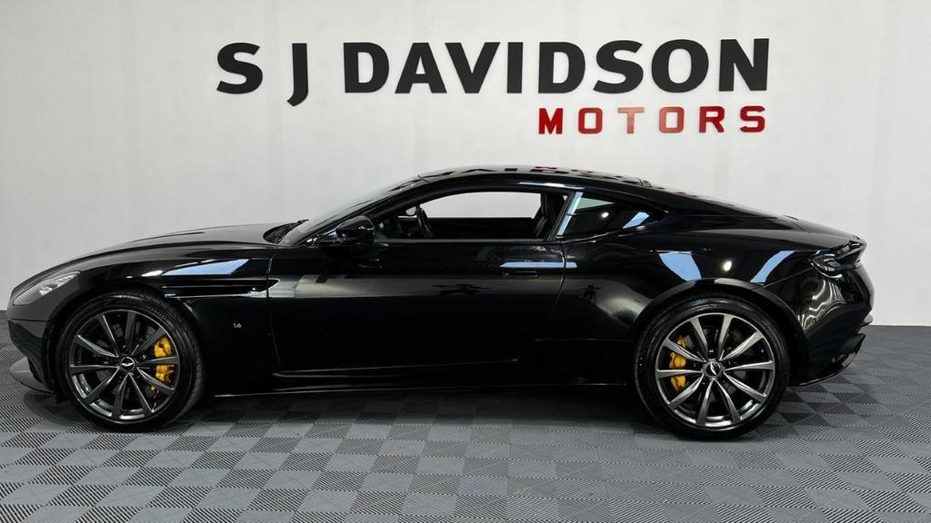 Aston Martin DB11