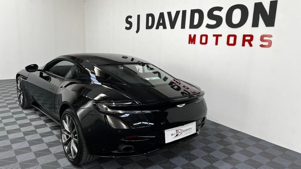 Aston Martin DB11