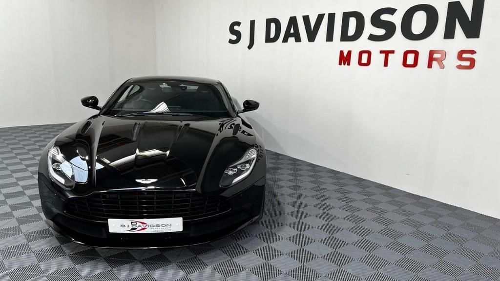 Aston Martin DB11