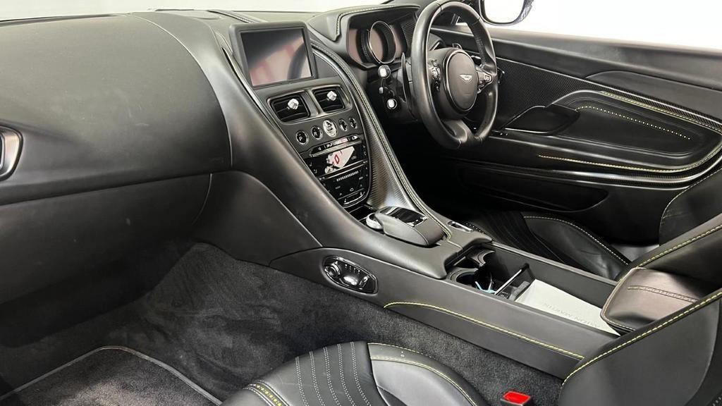 Aston Martin DB11