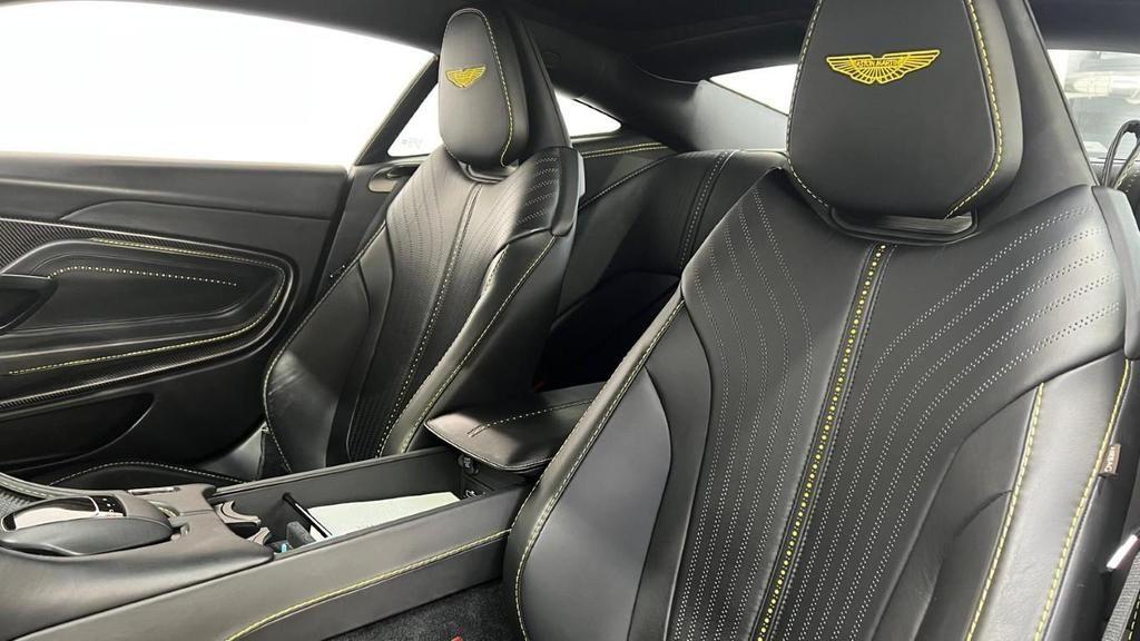 Aston Martin DB11