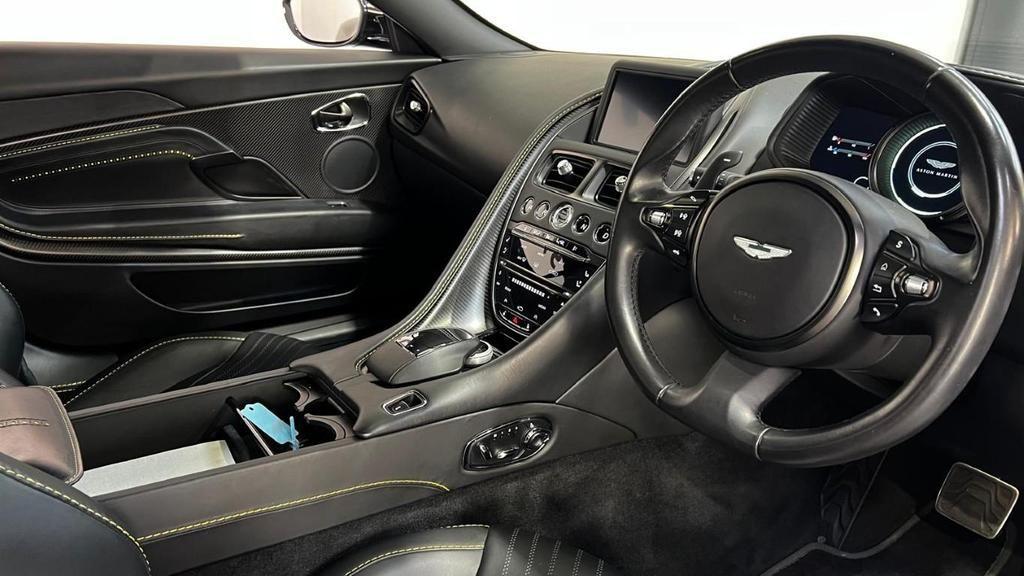 Aston Martin DB11