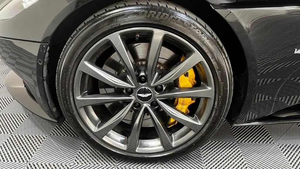 Aston Martin DB11