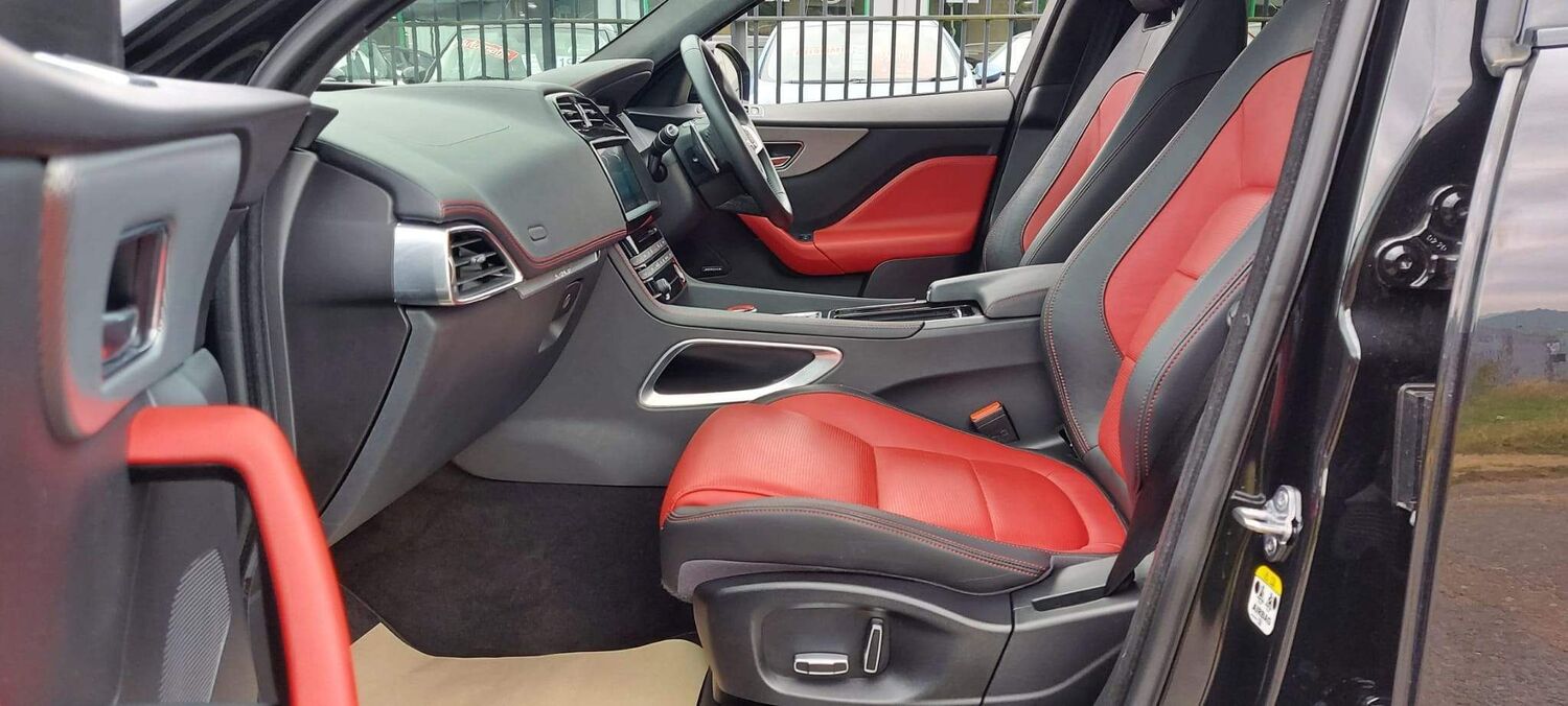 Jaguar F Pace
