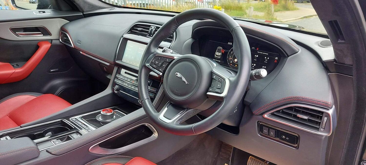 Jaguar F Pace