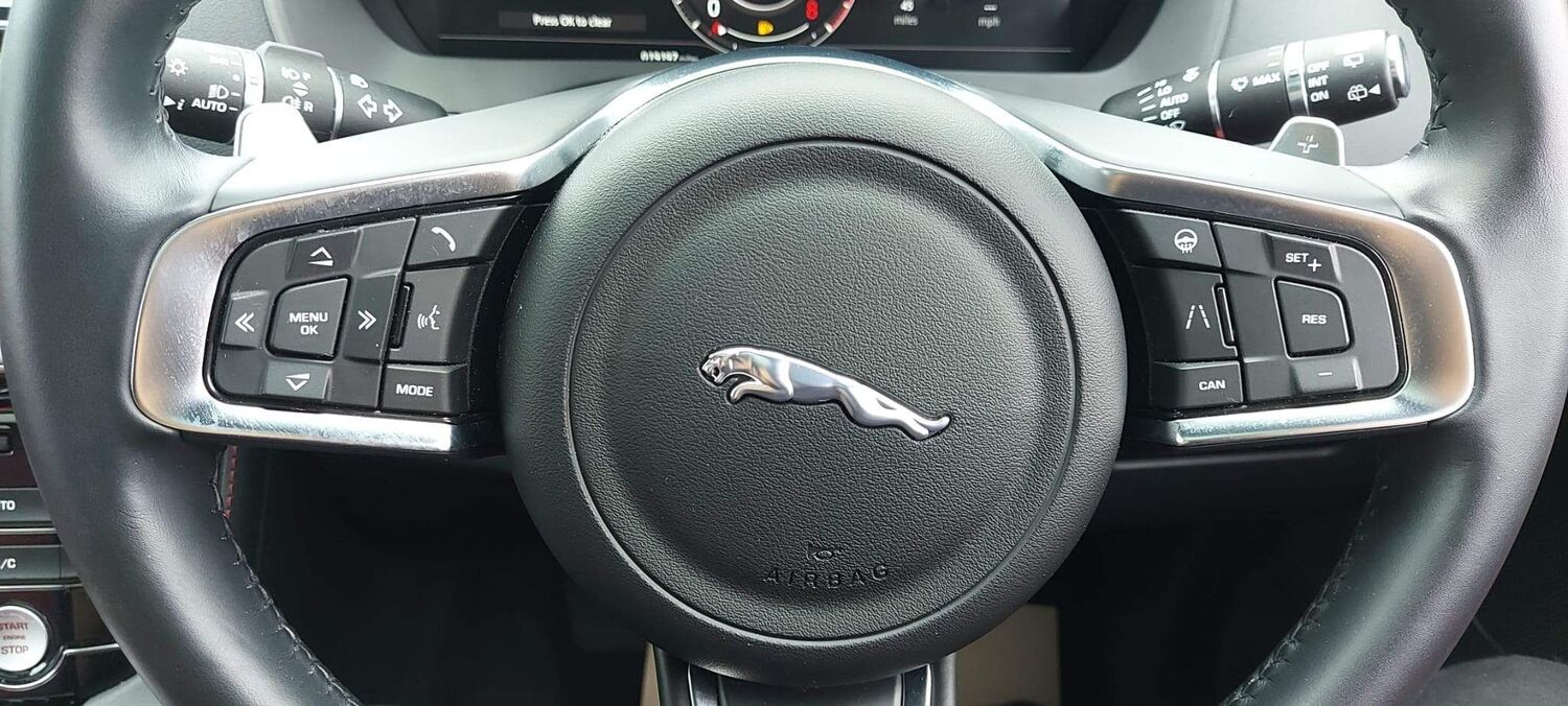 Jaguar F Pace
