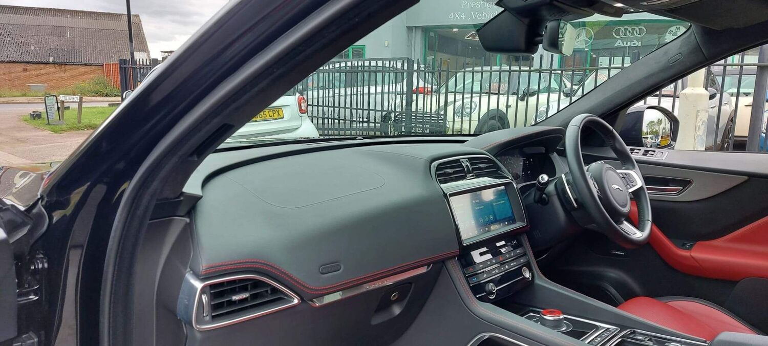 Jaguar F Pace