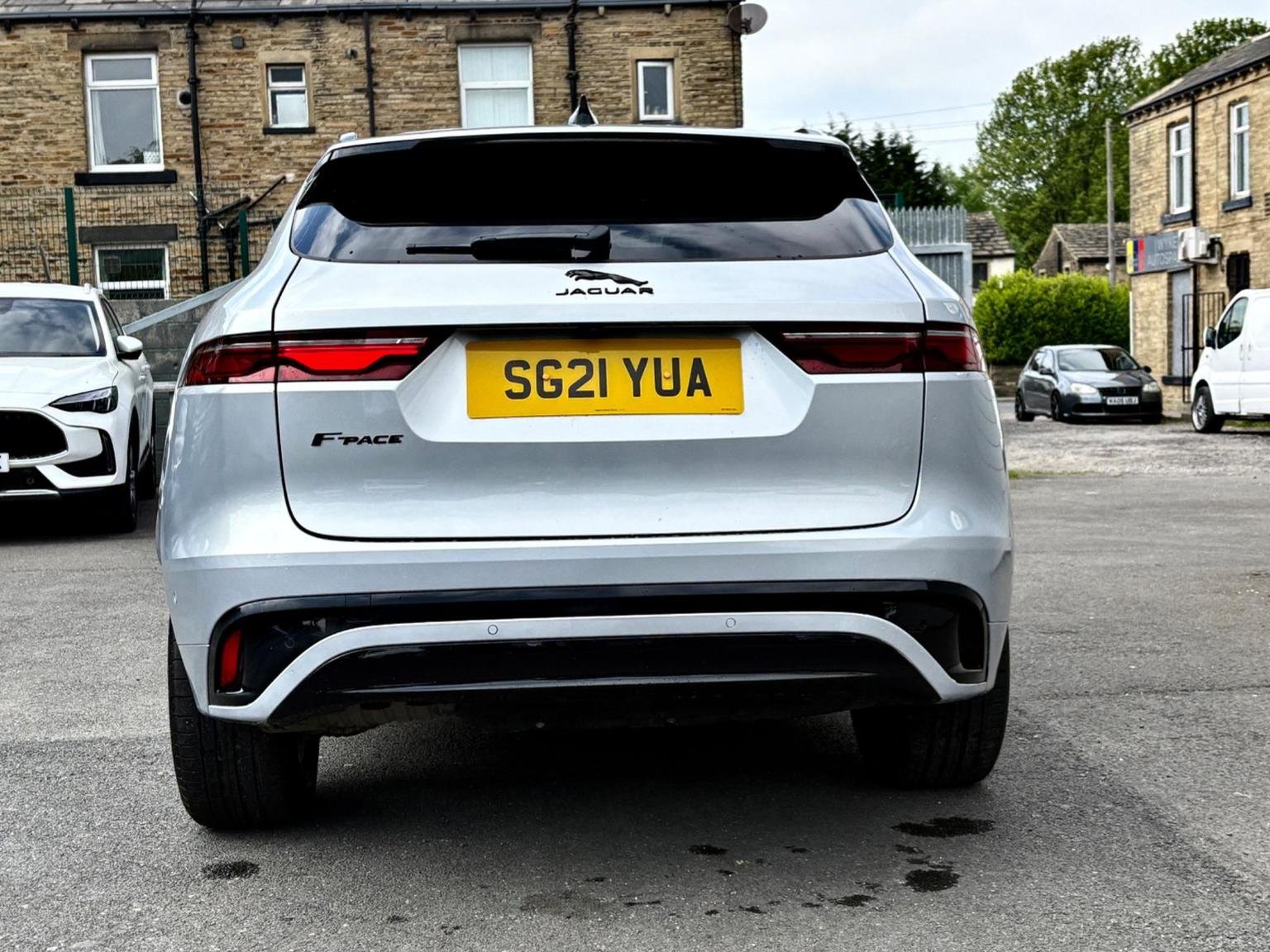 Jaguar F Pace